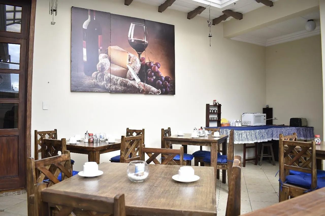 Blue Bird Bed And Breakfast 쿠엔카 B&B